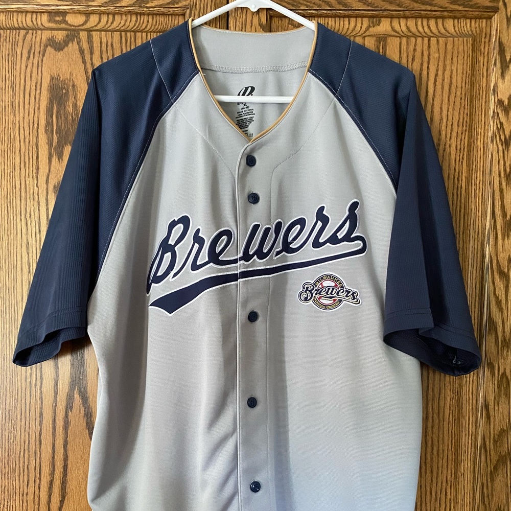 Milwaukee Brewers Baseball Jersey. Size XL